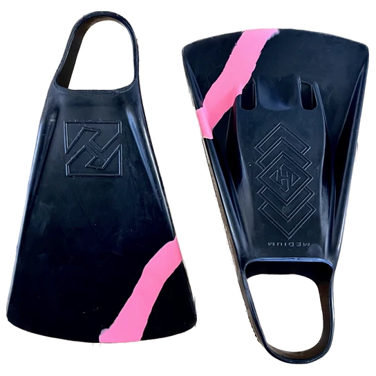 dubzero-swim-fins-black-pink-1.webp